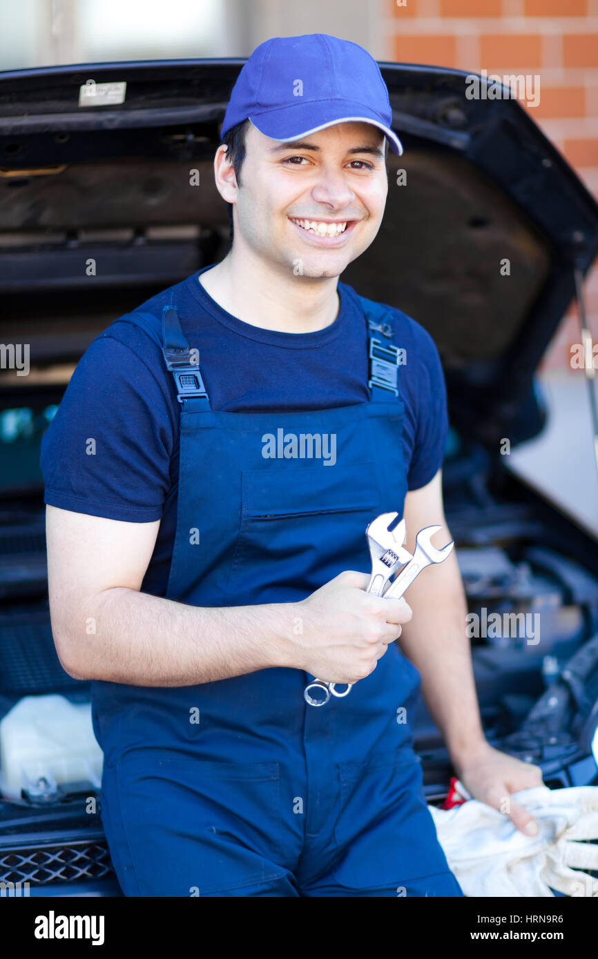 Workcomp Mechanic Car mechanic at work Stock Photo - Alamy