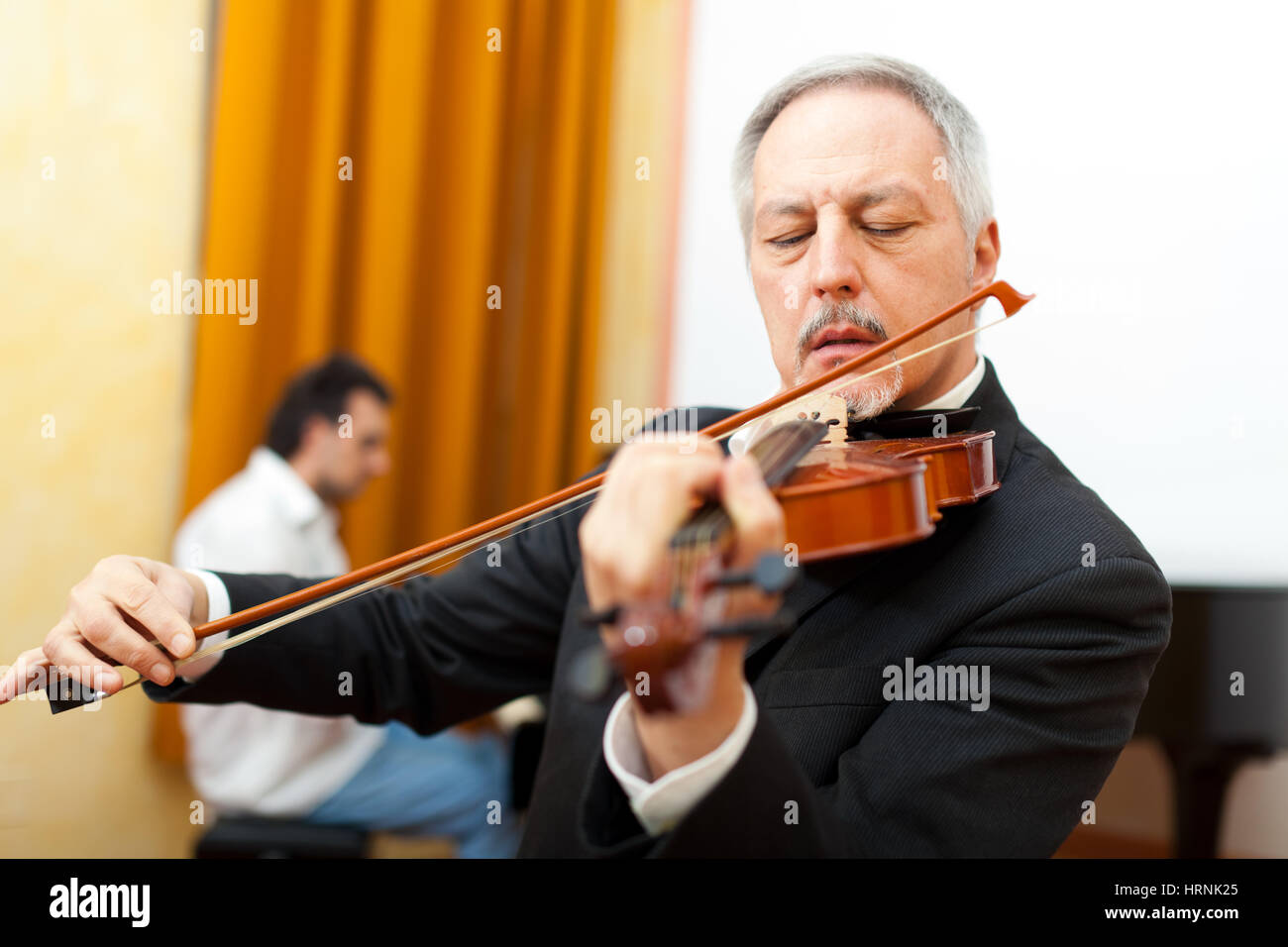 Violinist and pianist playing together Stock Photo Alamy