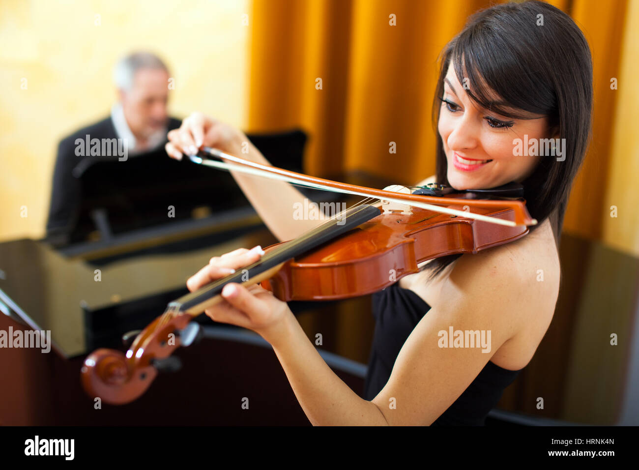Woman playing violin Stock Photo - Alamy