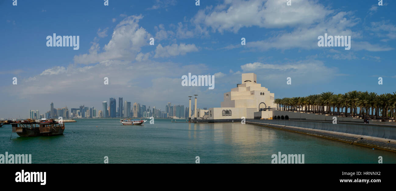 Doha skyline silhouette hi-res stock photography and images - Alamy