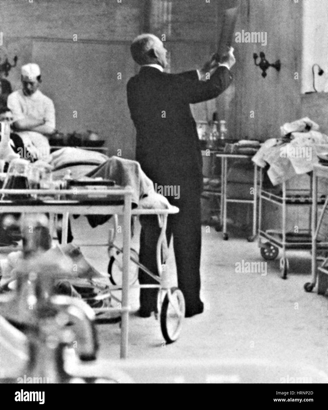 William Stewart Halsted Examines X Ray Plate 1903 Stock Photo Alamy