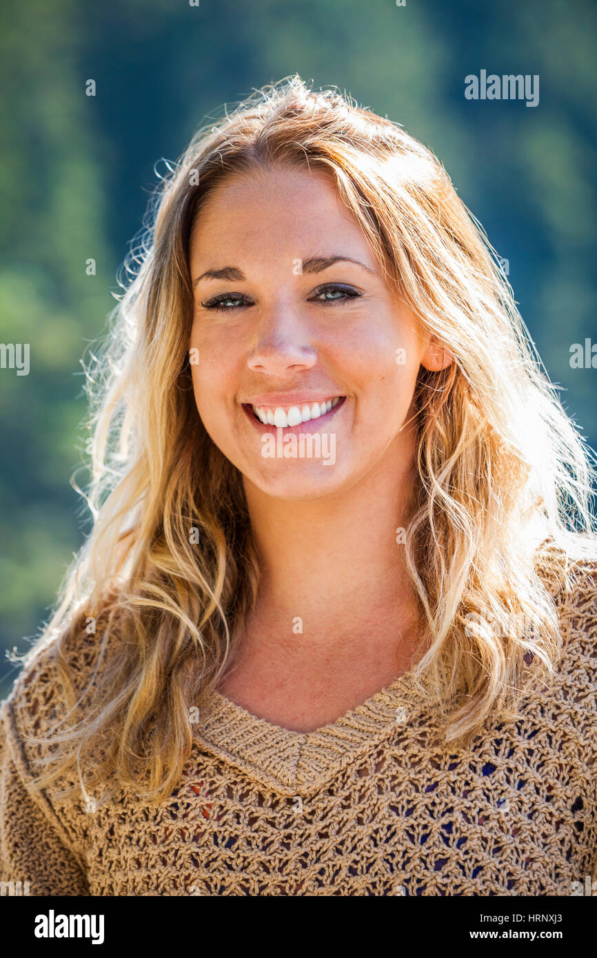 Smiling portraits hi-res stock photography and images - Alamy