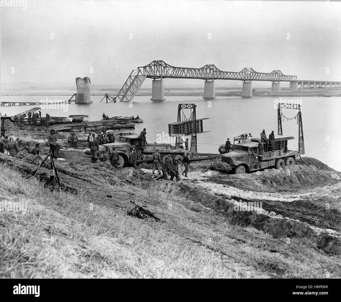 Korean War, Pontoon Bridge Construction, 1950 Stock Photo