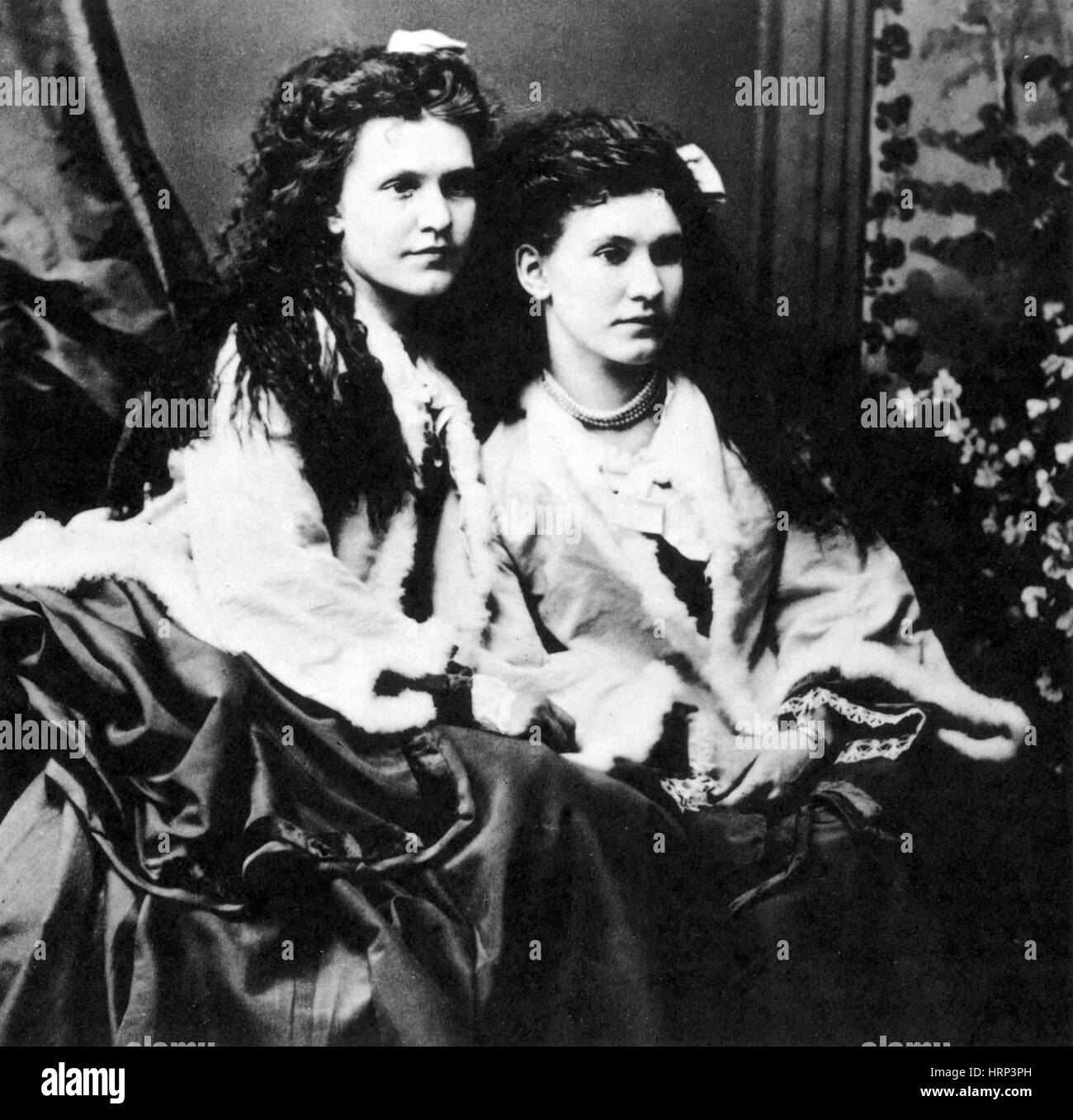 Maternal twins hi-res stock photography and images - Alamy