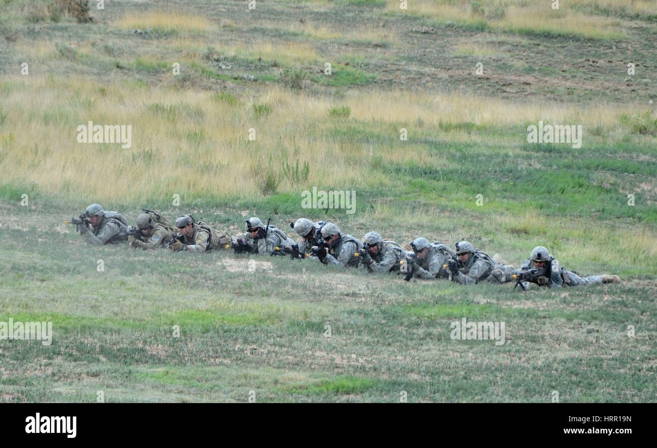 Military women shooting combat hi-res stock photography and images - Alamy