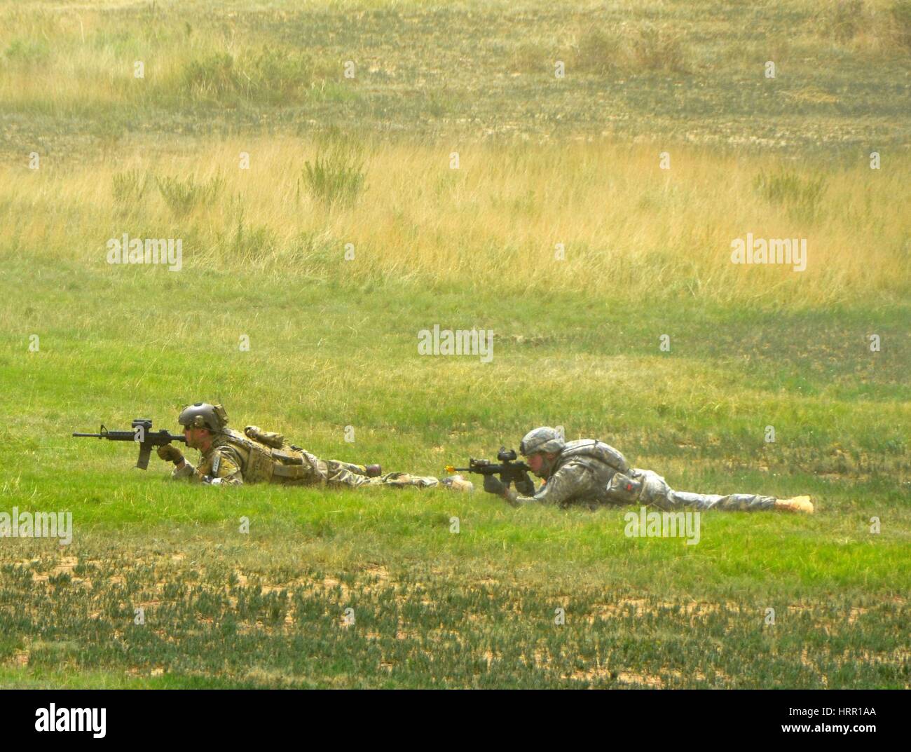 Military women shooting combat hi-res stock photography and images - Alamy
