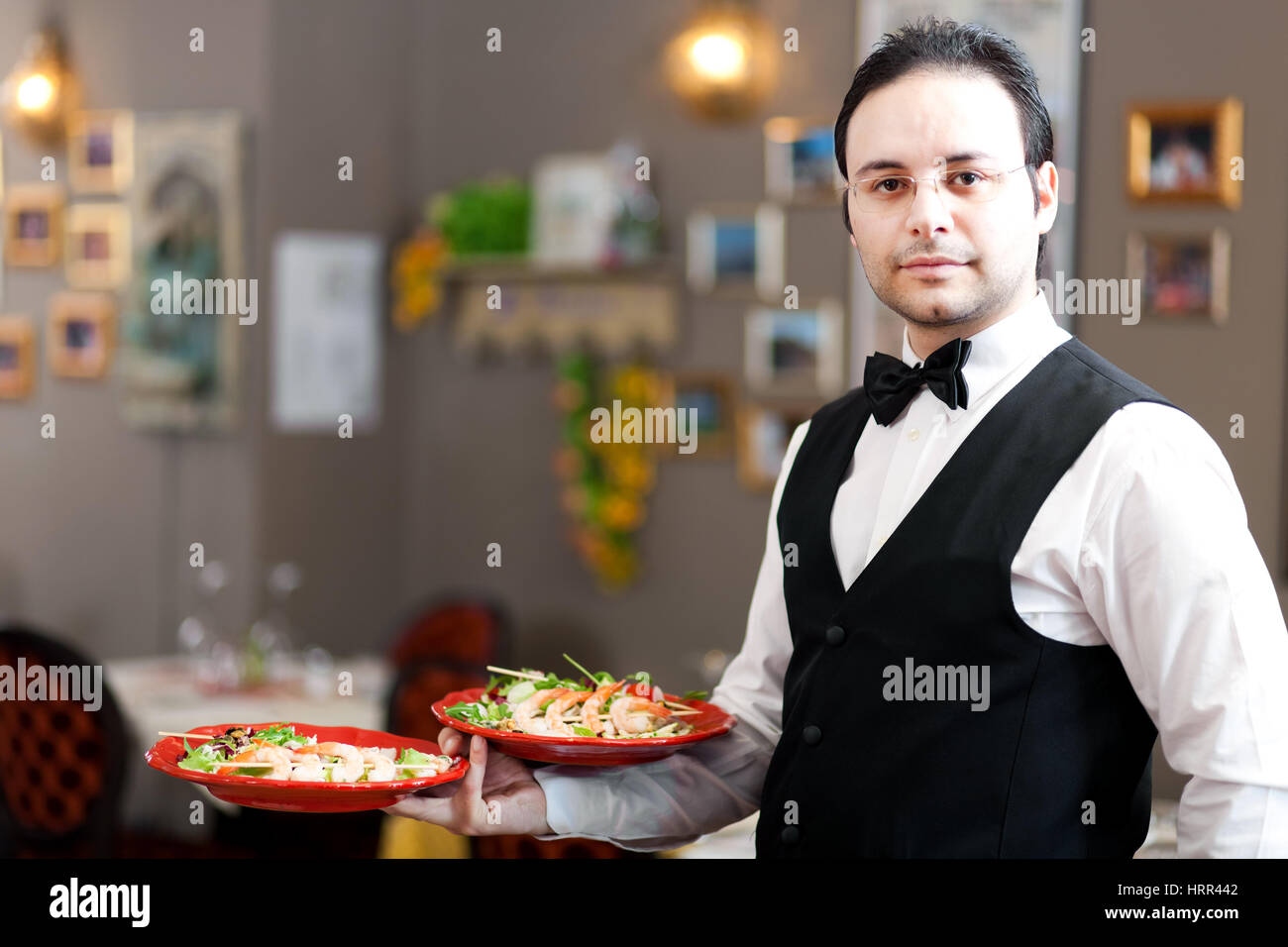 Официант
