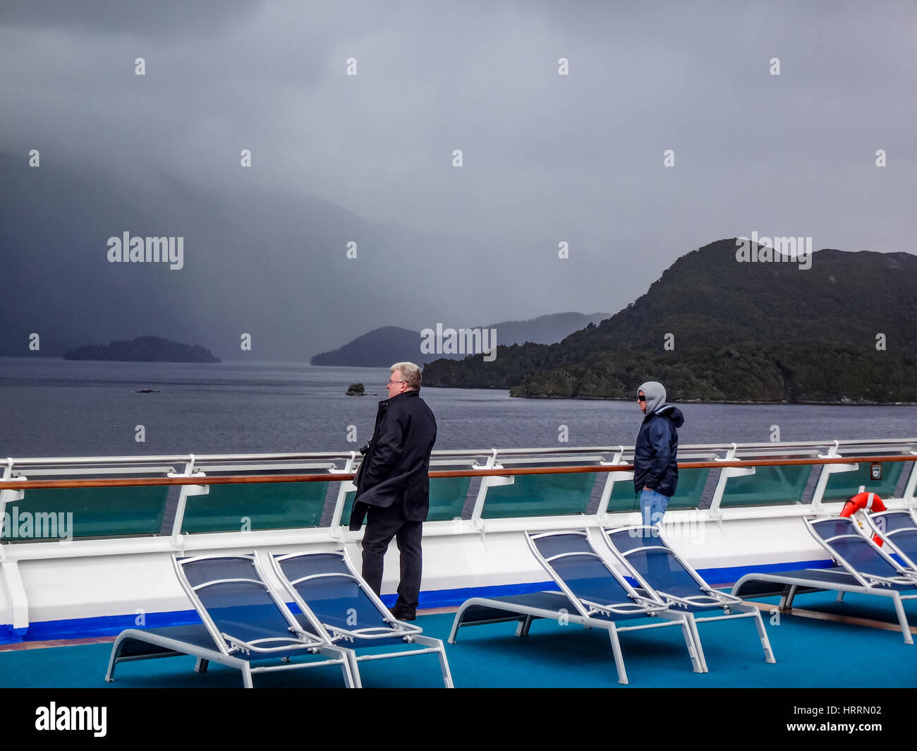 Cruise ship passengers viewing hi-res stock photography and images - Alamy