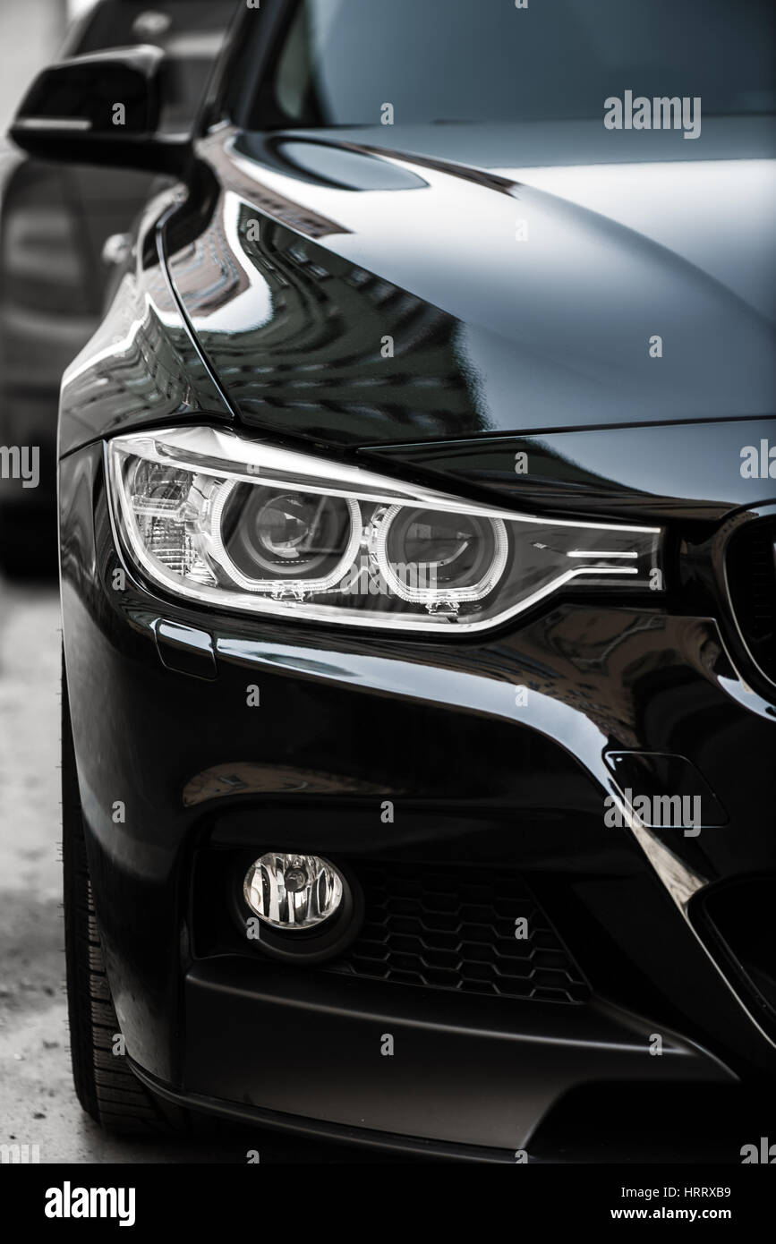 Black bmw headlights hi-res stock photography and images - Alamy