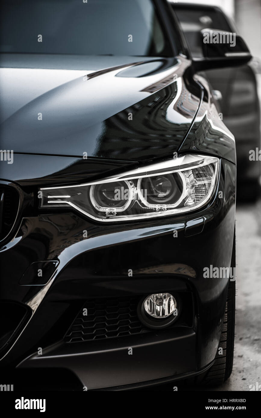 Black bmw headlights hi-res stock photography and images - Alamy