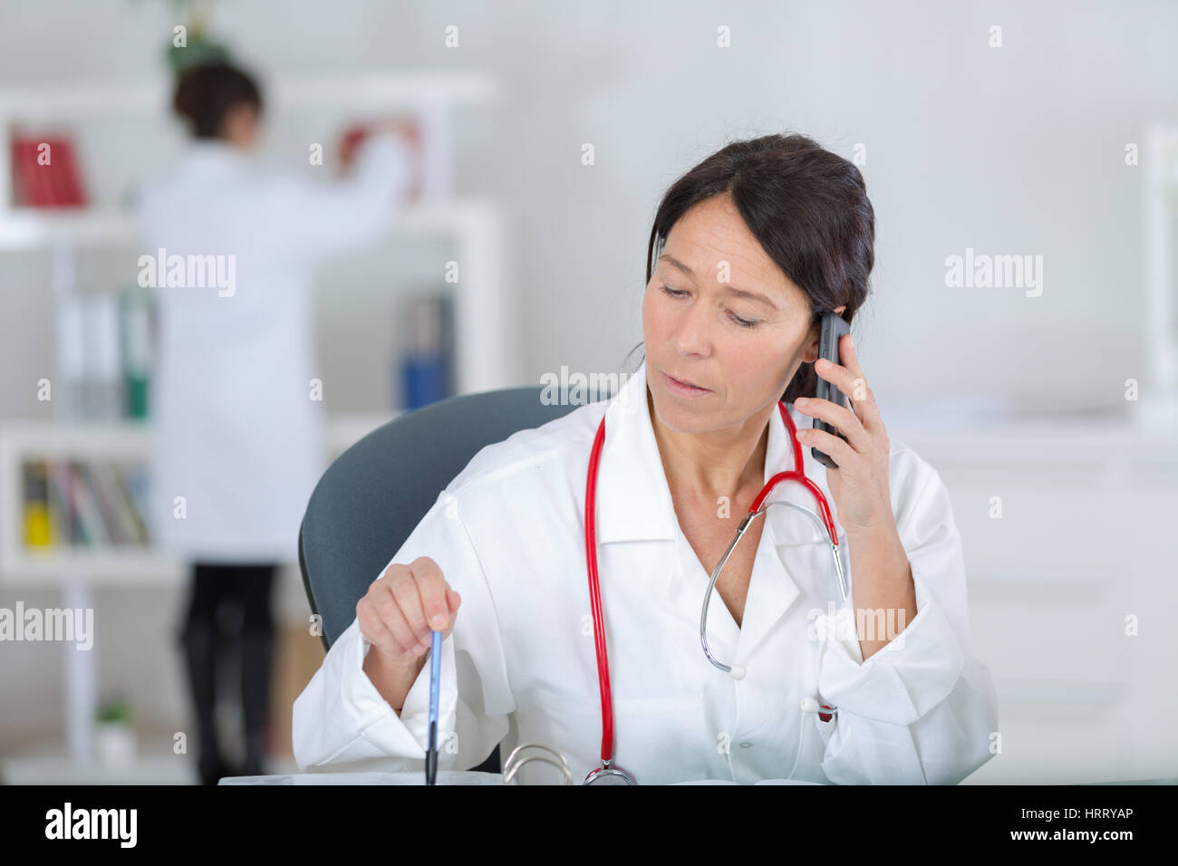 Woman expressing talking to doctor hi-res stock photography and images ...