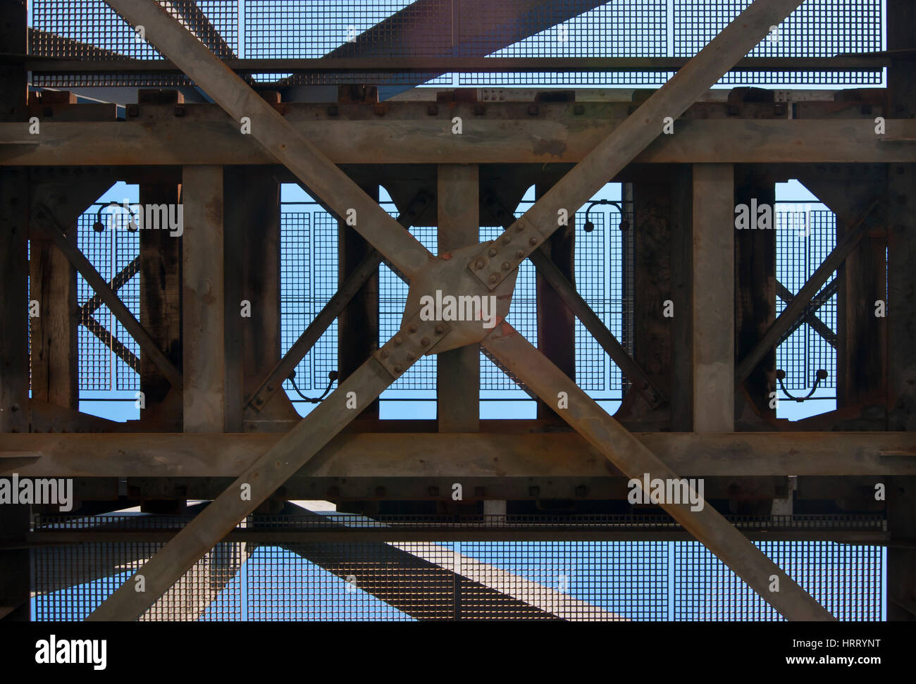 Cross bracing hires stock photography and images Alamy