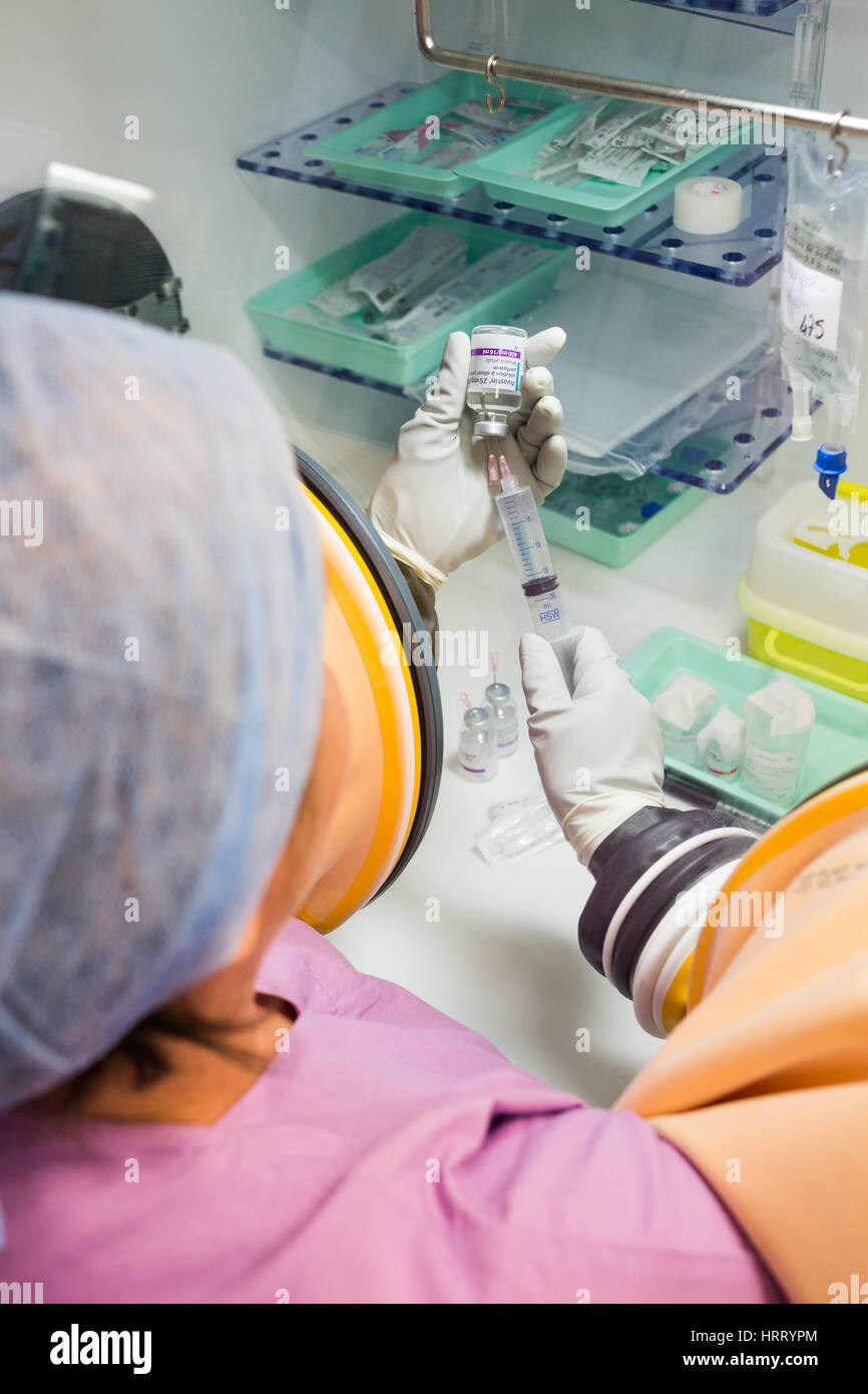 Preparation of chemotherapy treatments under glove box Stock Photo Alamy