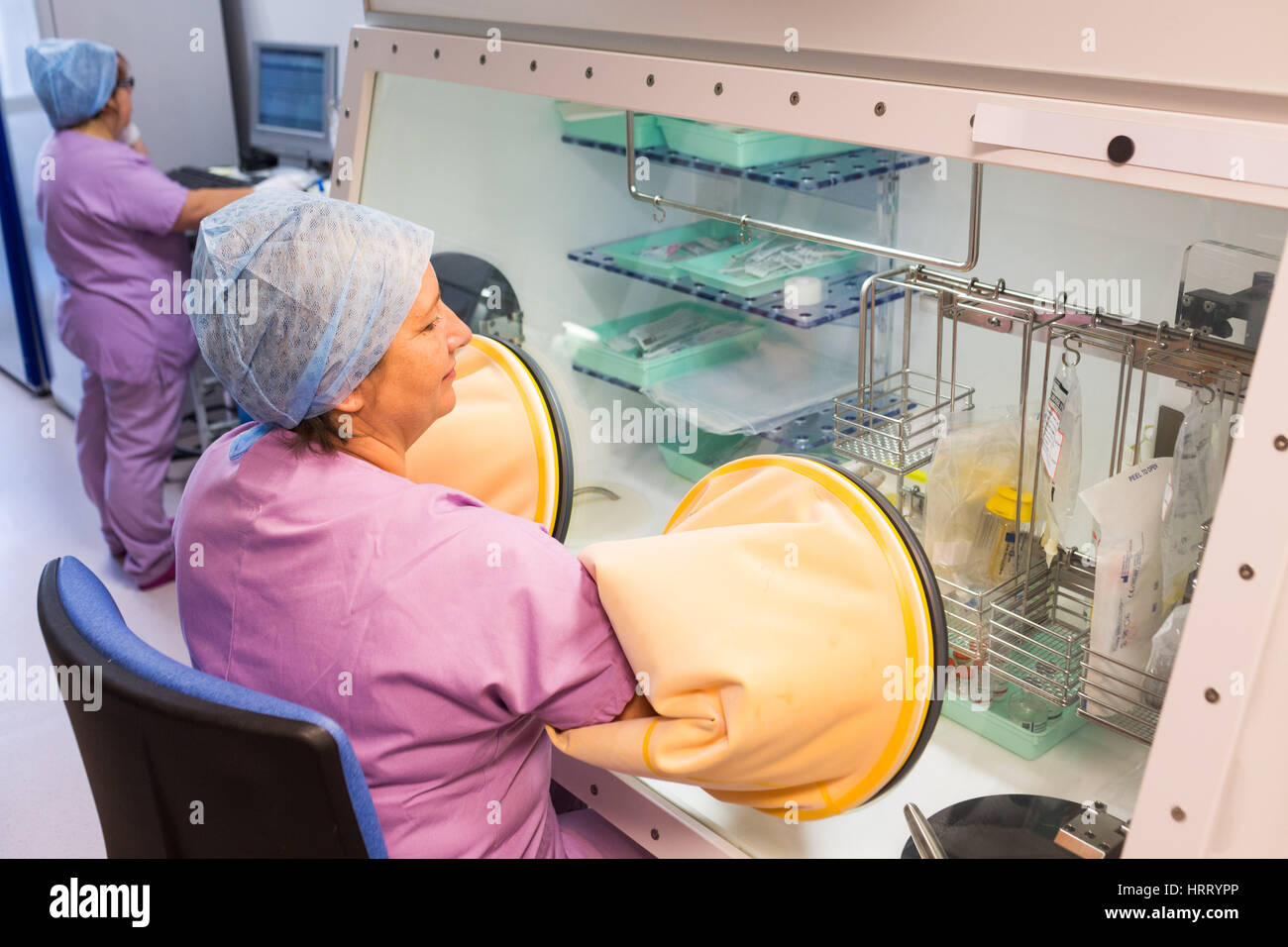 Preparation of chemotherapy treatments under glove box Stock Photo Alamy
