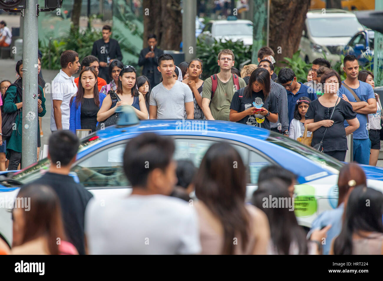 Singapore pedestrian crossing hi-res stock photography and images - Alamy