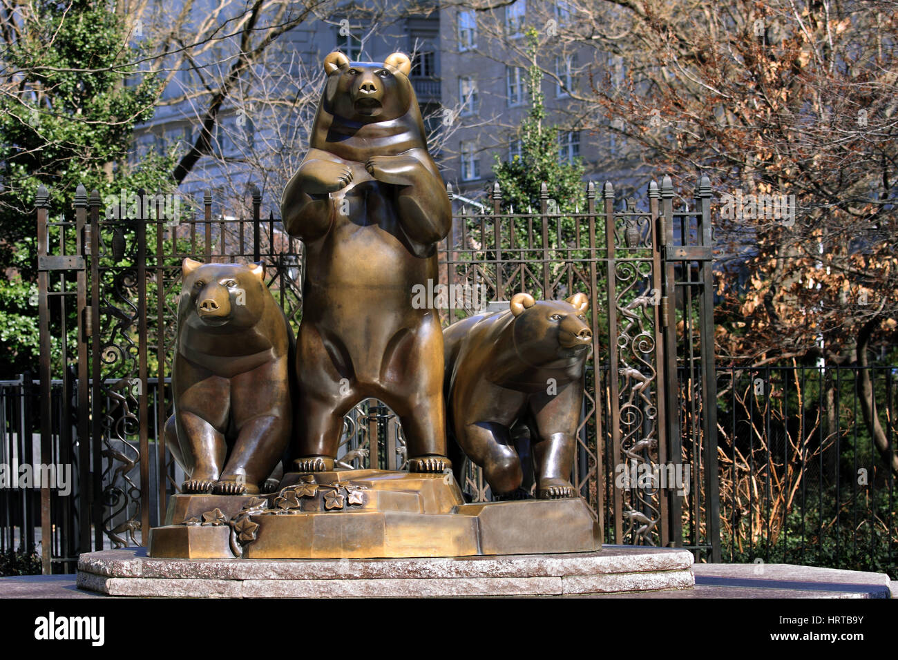 Group of bears statue Central Park New York City Stock Photo Alamy