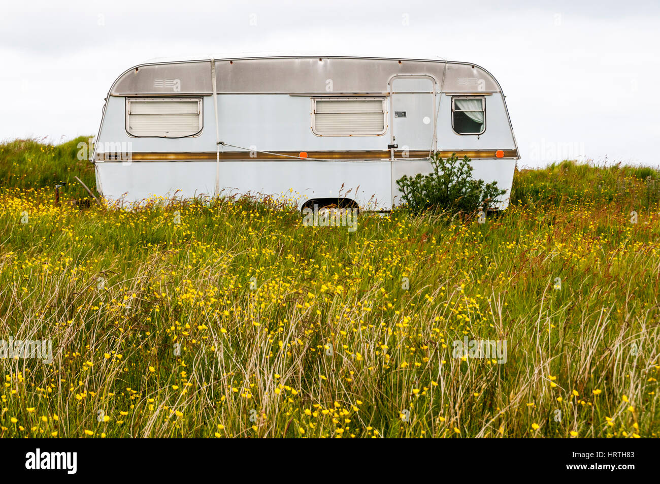 An old caravan on the peat beds at Cuidhsiadar on the Isle of Lewis in the Outer Hebrides. Stock Photo