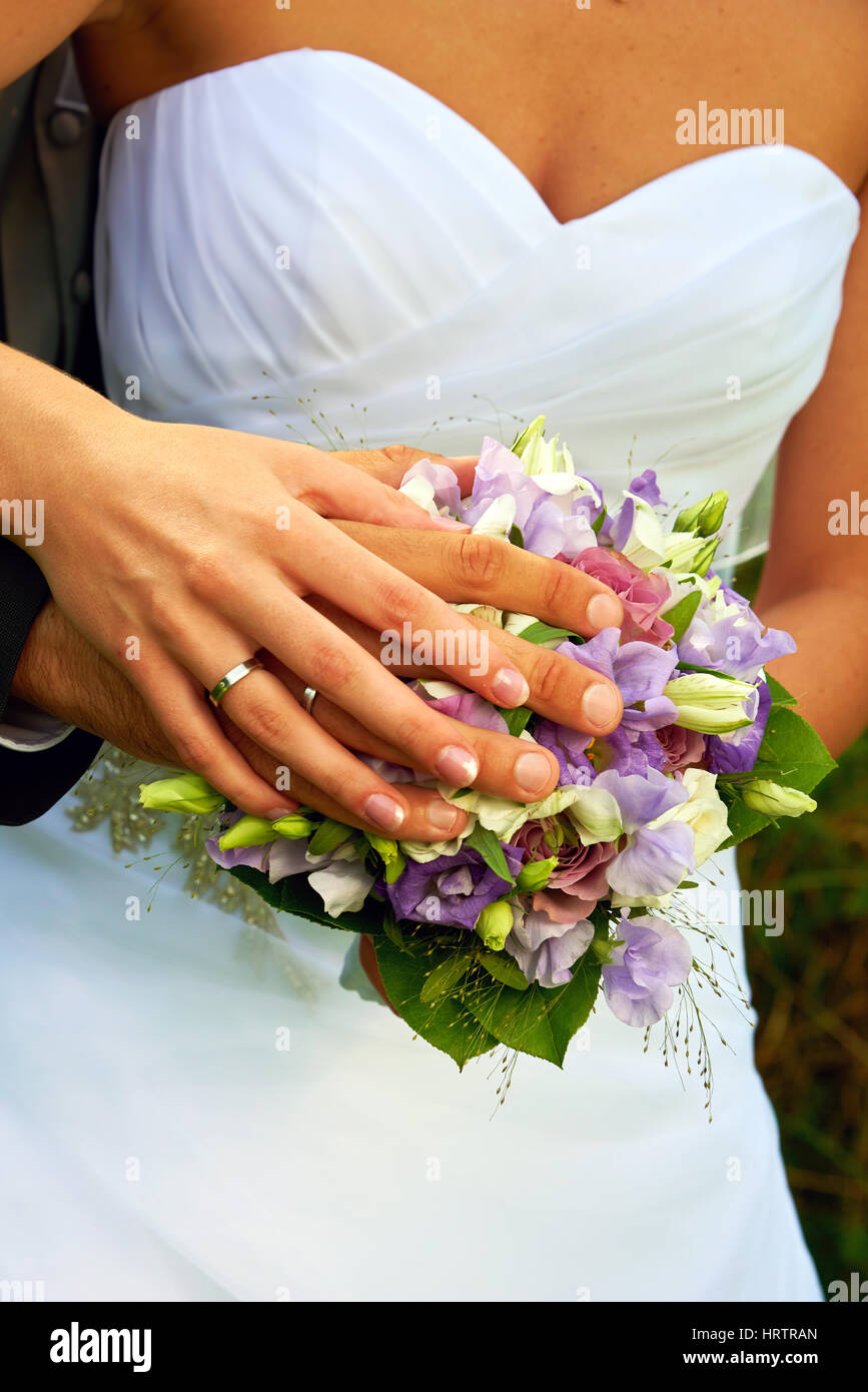 bride holding wedding bouquet with roses Stock Photo - Alamy