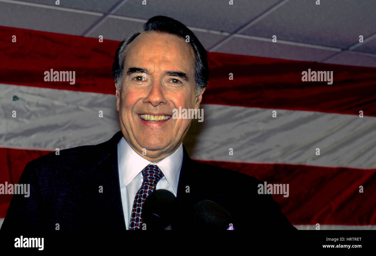 Republican Presidential candidate Senator Robert Dole of Kansas delivers his stump speech to members of the Republican party during a brief campaign stop in Gaithersburg, Maryland, March 3 1996. Photo By Mark Reinstein Stock Photo