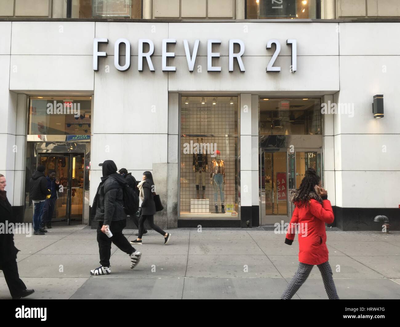 Forever 21 store in Times Square in New York City Stock Photo - Alamy