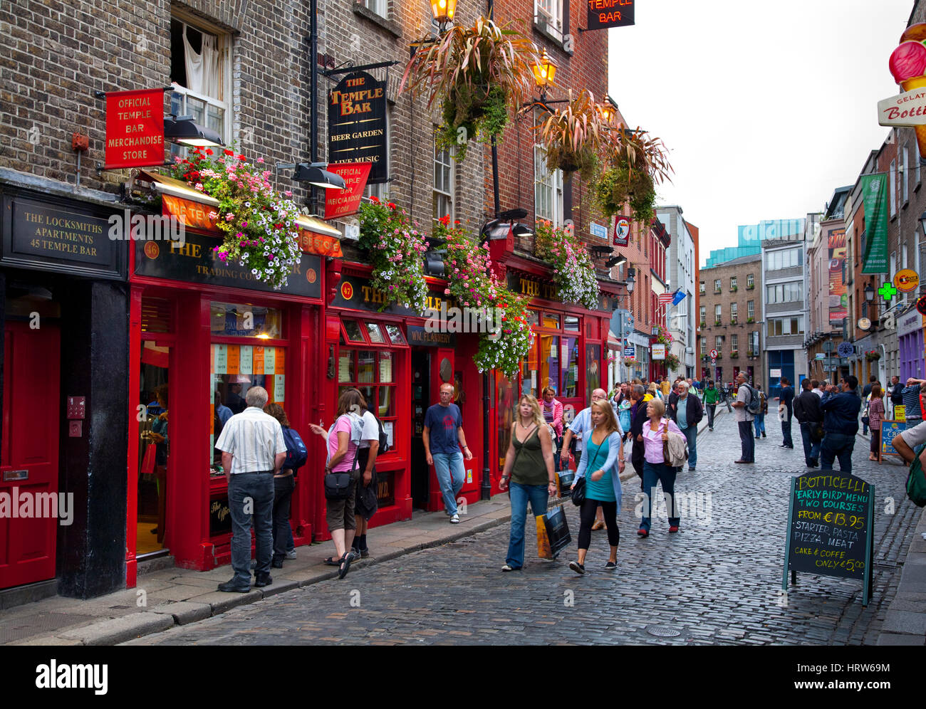 Street and pub in Temple Bar. Dublin. Ireland. Europe. Stock Photo