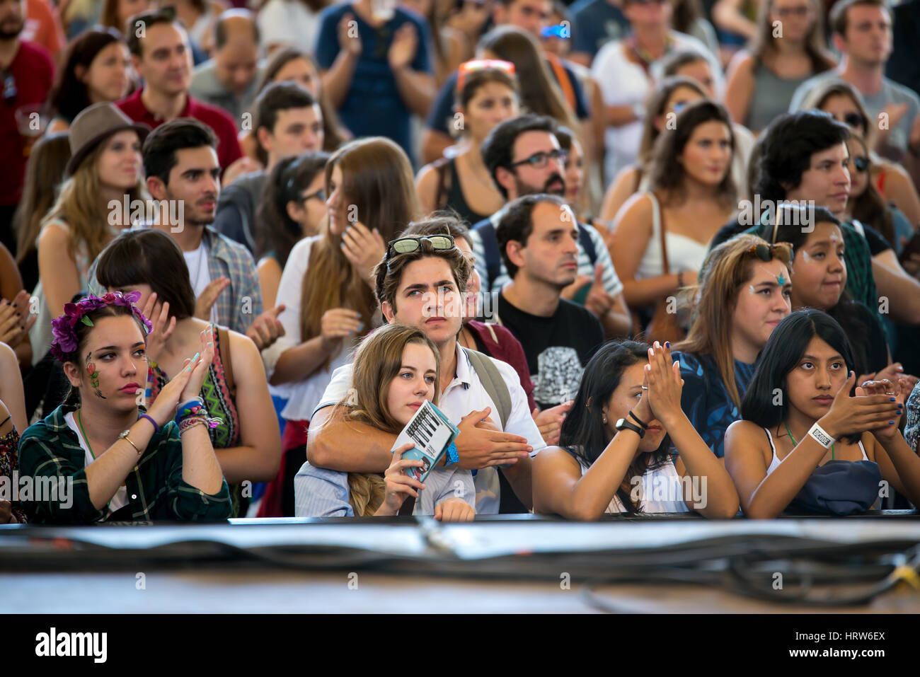 Crowd young happy smiling hi-res stock photography and images - Alamy