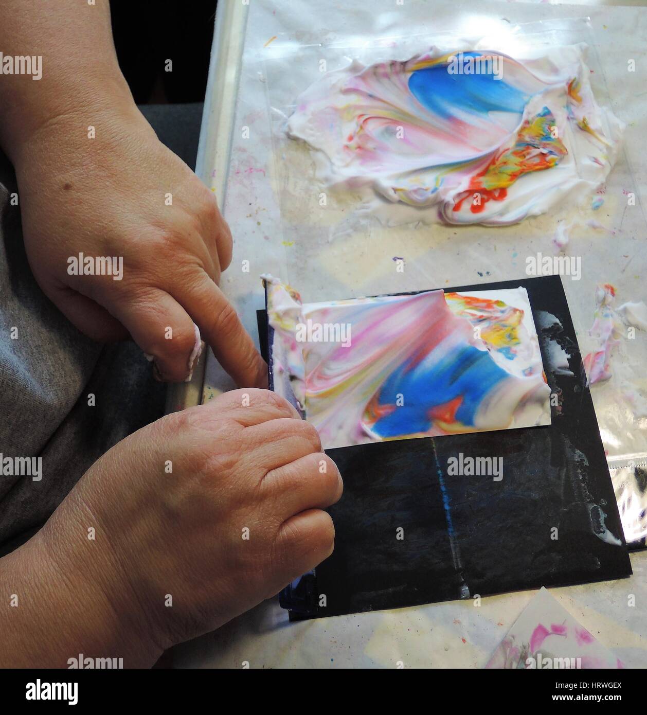 Mixing paint hi-res stock photography and images - Alamy