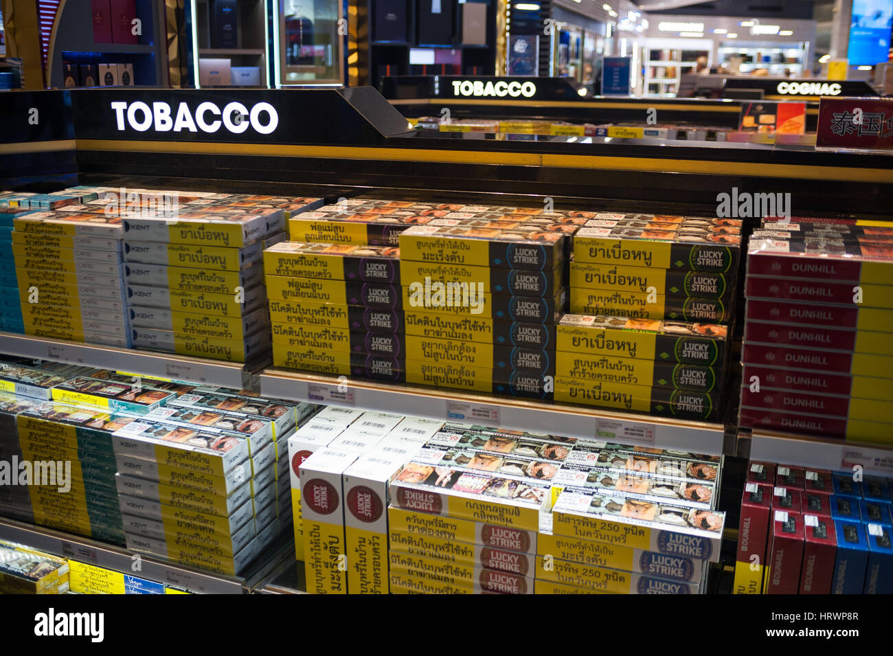 08 02 2017 Bangkok Thailand Asia Shelves Full Of Tobacco Stock Photo Alamy