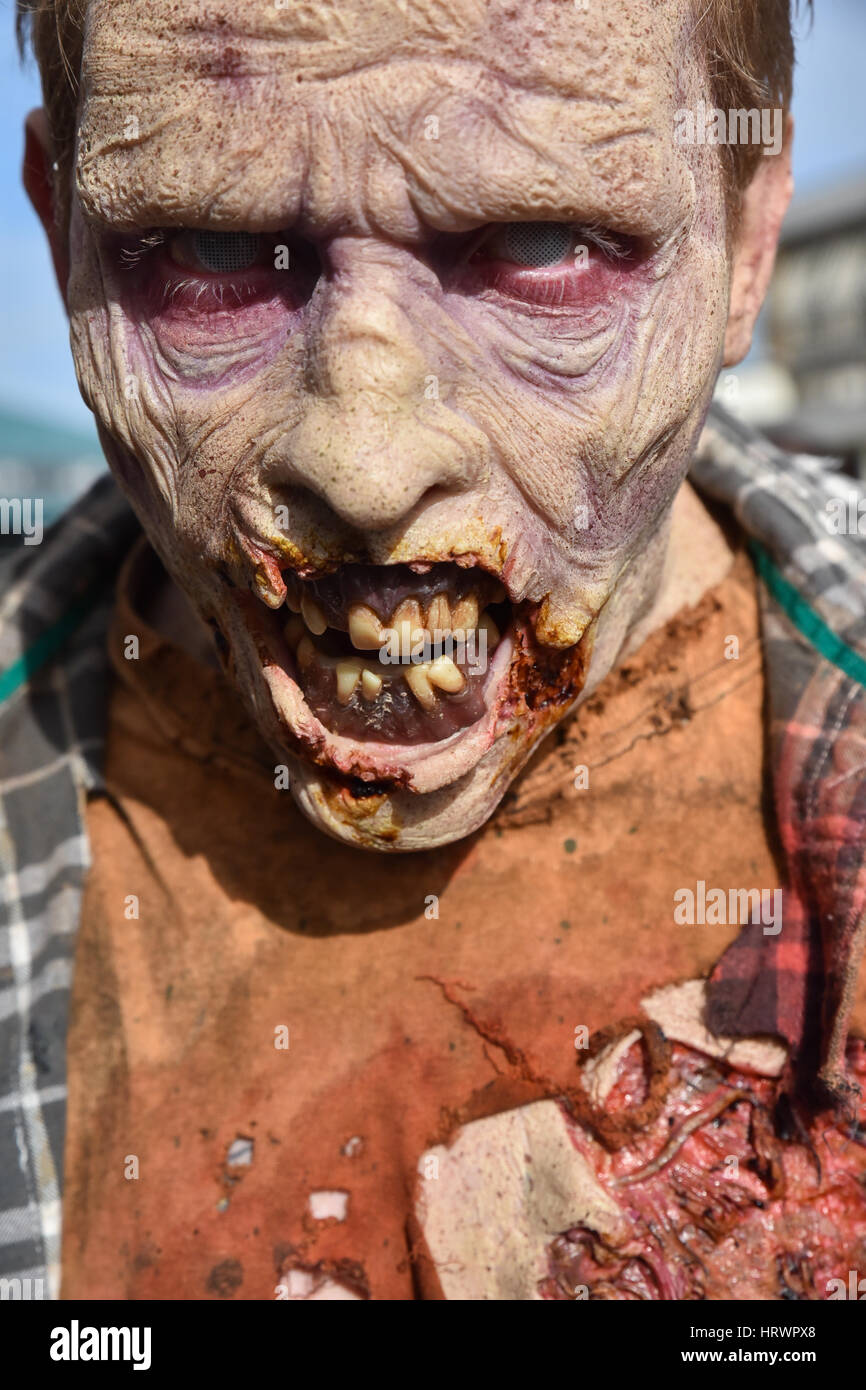 Olympia, London, UK. 4th March 2017. Fans of the Walking Dead attend the Walker Stalker Con at Kensington Olympia in London. Credit: Matthew Chattle/Alamy Live News Stock Photo