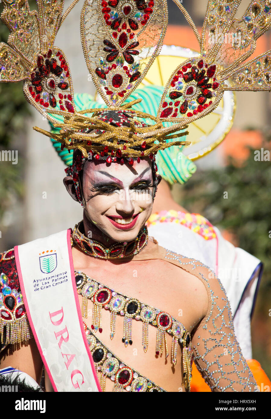 Las Palmas, Gran Canaria, Canary Islands, Spain. 4th March 2017. Winning  Drag Queen at the 2017 Las Palmas Carnival, "Sethlas", takes part in the  huge street parade that closes the month long