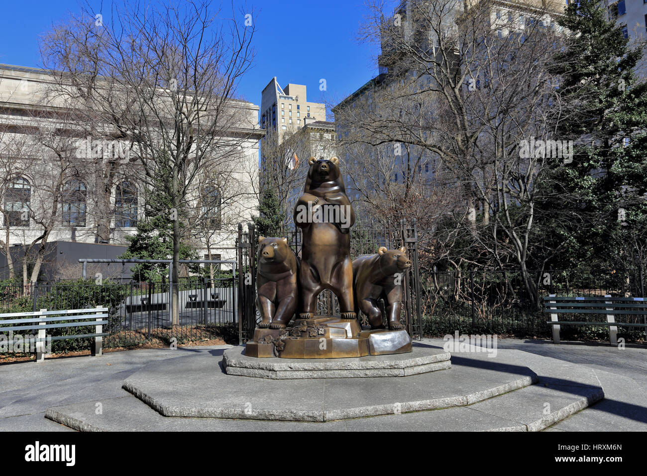 Three Bears sculpture by artist Paul Manship Central Park New York City Stock Photo