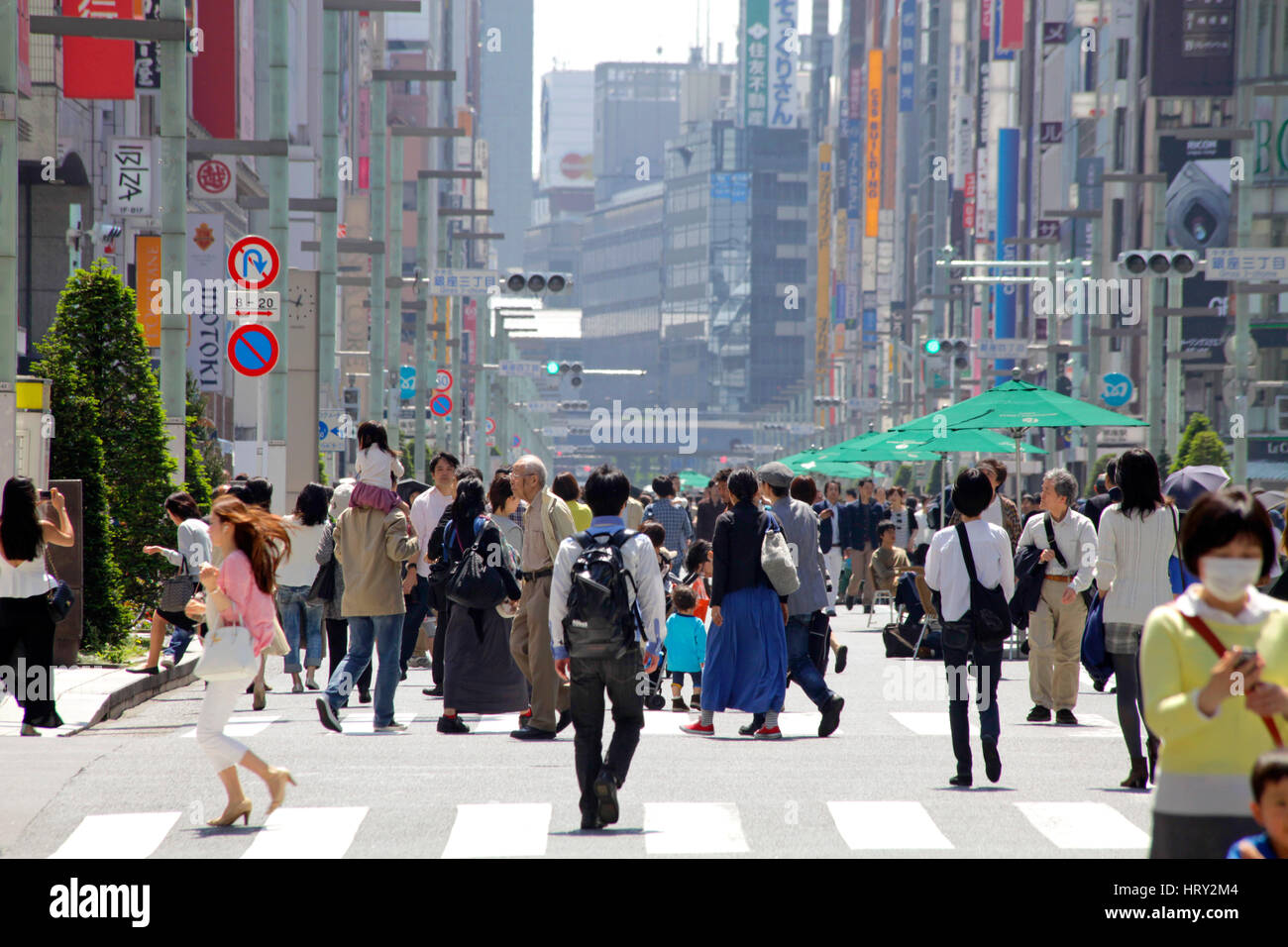 Ginza pedestrian precinct Tokyo Japan Stock Photo - Alamy
