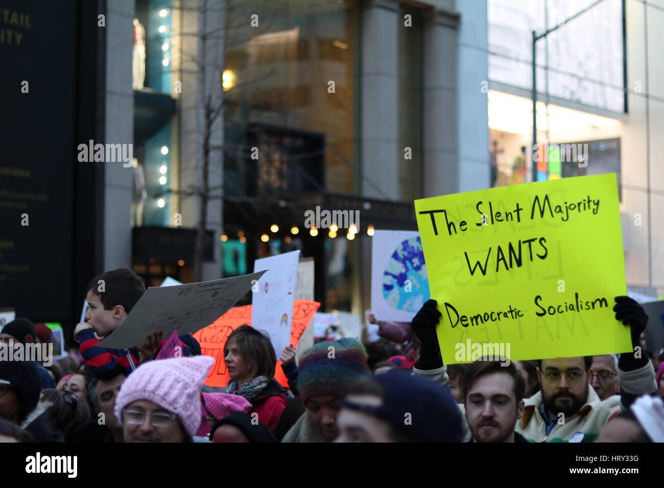 Women's march 2017 new york hi-res stock photography and images - Alamy