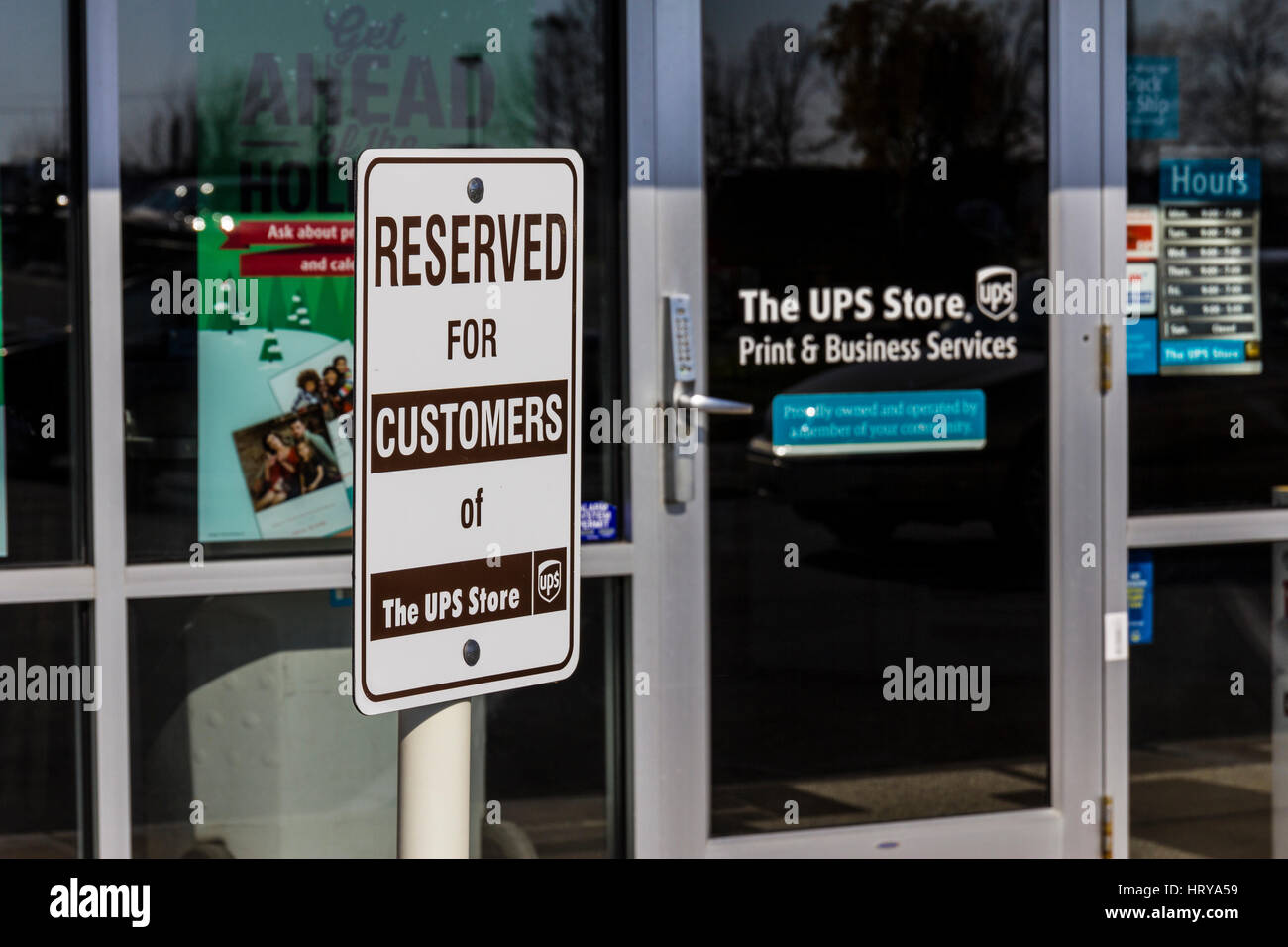 Kokomo - Circa November 2016: UPS Store Location. UPS is the World's Largest Package Delivery Company I Stock Photo