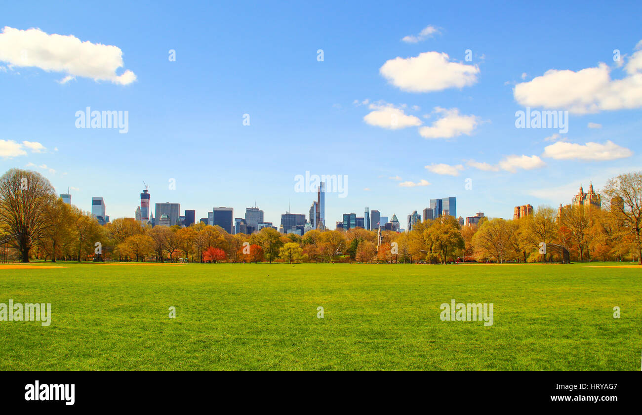 Manhattan new york city park spring tree grass hi-res stock photography ...