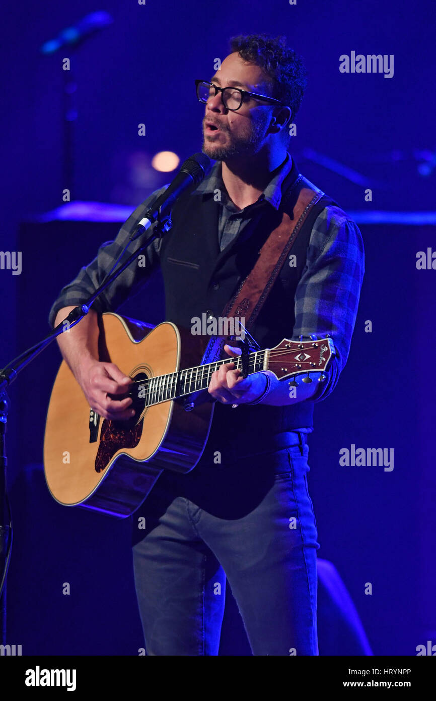 Amos lee hi-res stock photography and images - Alamy
