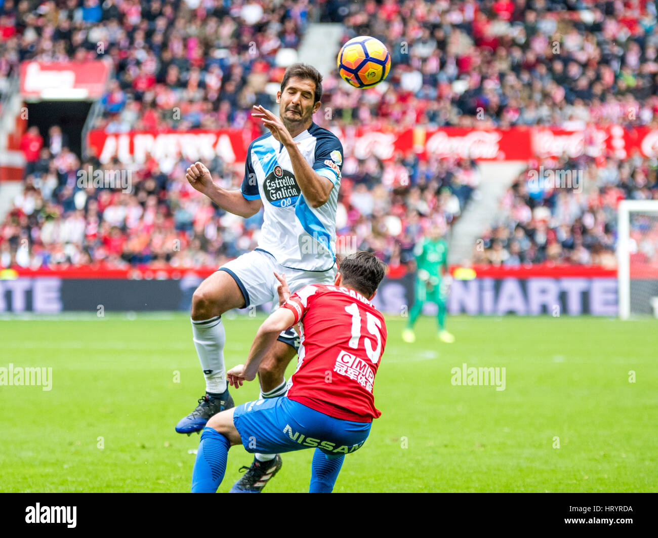 Gijon, Spain. 5th March, 2017. Celso Borges (Mildfierder, Deportivo La Coruña) in action covered by Roberto Canella (Defender, Sporting Gijon) during the football match of twenty seventh round of Season 2016/2017 of Spanish league ‘La Liga’ between Real Sporting de Gijon and RC Deportivo La Coruña at Molinon Stadium on March 5, 2016 in Gijon, Spain. ©David Gato/Alamy Live News Stock Photo
