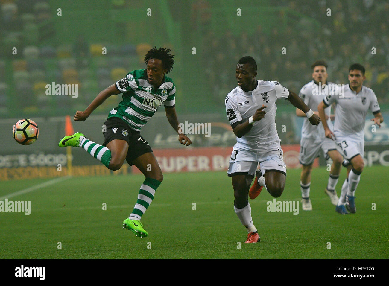 Portugal, Lisbon, Mar. 05, 2017 - FOOTBALL - Gelson Martins (L), Sporting player, in action during match between Sporting Clube de Portugal and Vitória Guimarães for Portuguese Football League match at Estádio Alvalade XXI, in Lisbon, Portugal. Credit: Bruno de Carvalho/Alamy Live News Stock Photo