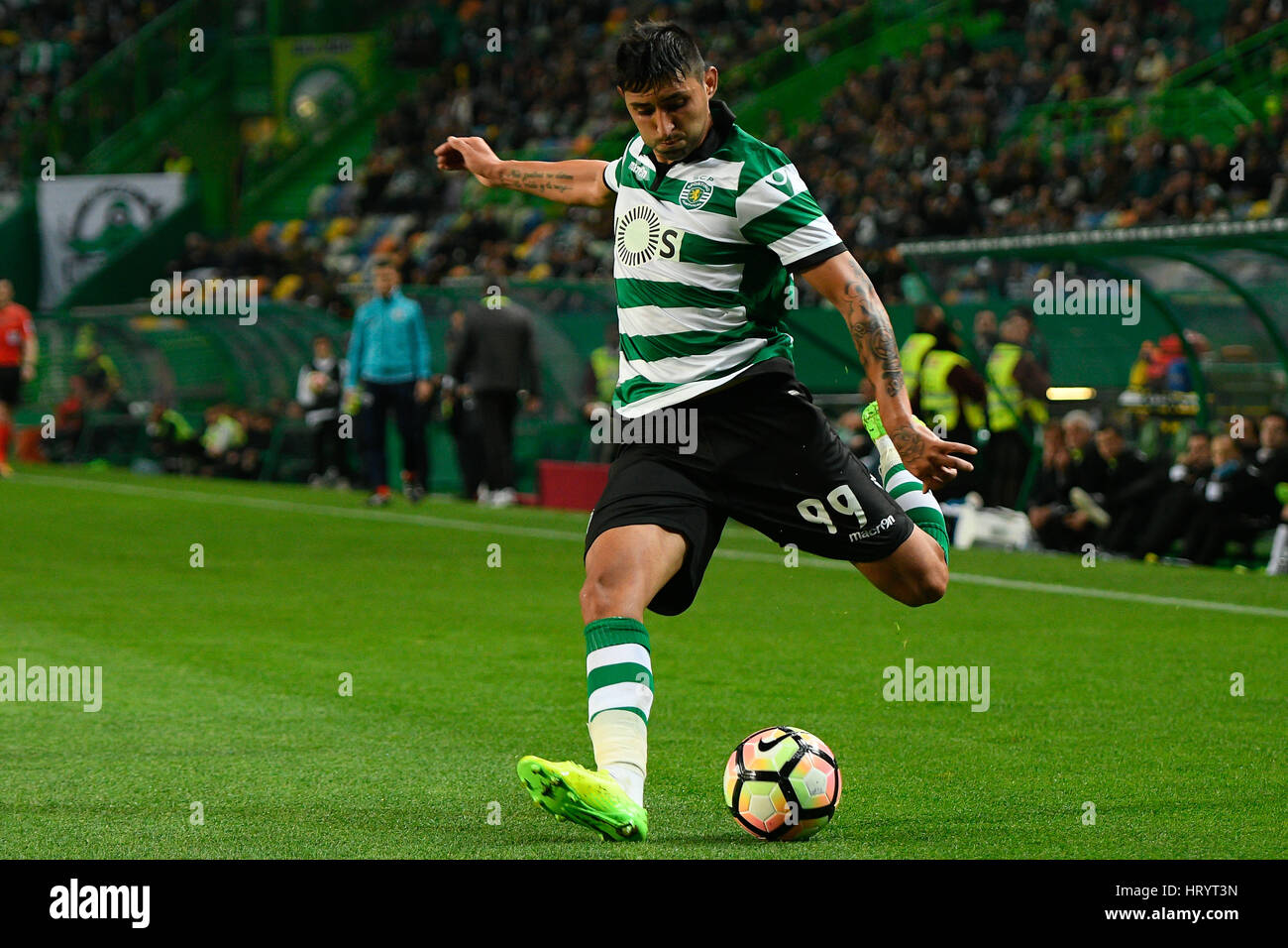 Portugal, Lisbon, Mar. 05, 2017 - FOOTBALL - Alan Ruiz, Sporting player, in action during match between Sporting Clube de Portugal and Vitória Guimarães for Portuguese Football League match at Estádio Alvalade XXI, in Lisbon, Portugal. Credit: Bruno de Carvalho/Alamy Live News Stock Photo