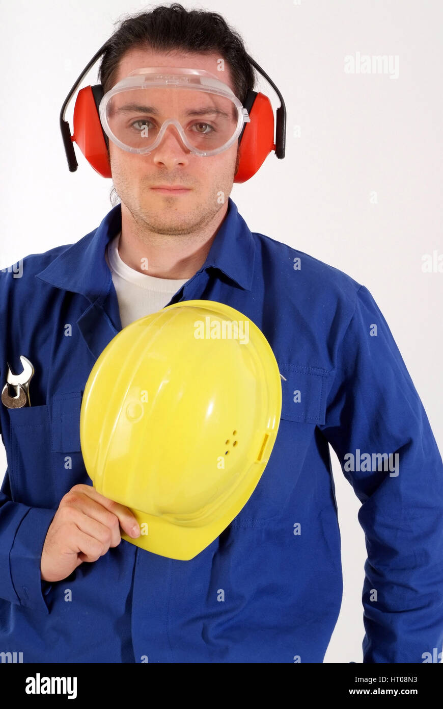 Bauarbeiter mit Gehoerschutz und Schutzbrille building worker with