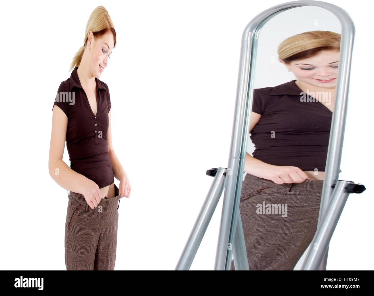Junge Frau im Schlankheitswahn, magere Frau sieht sich im Spiegel als zu  dick - woman in slimming craze Stock Photo - Alamy