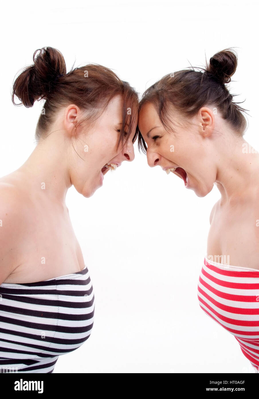 Zwillinge schreien sich an - twins screaming each other Stock Photo