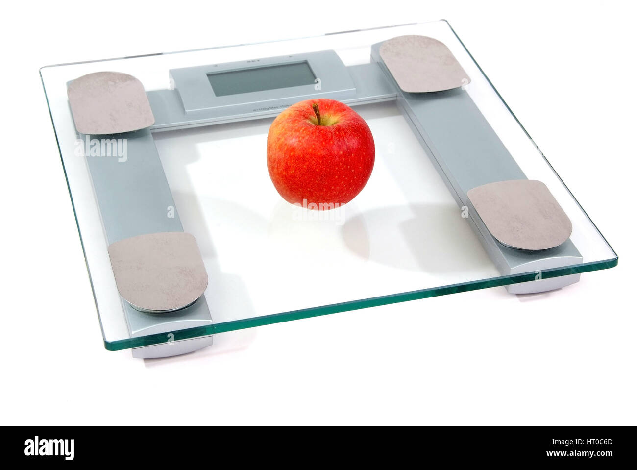 Apfel auf Waage, Symbolbild Leichte Kost - apple on scale Stock Photo