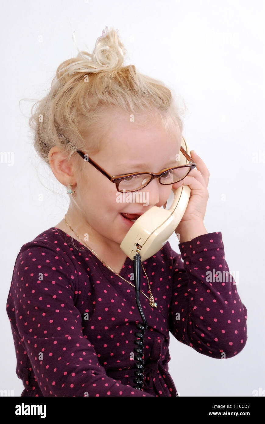 Kleines M?dchen telefoniert - little girl with telephone Stock Photo