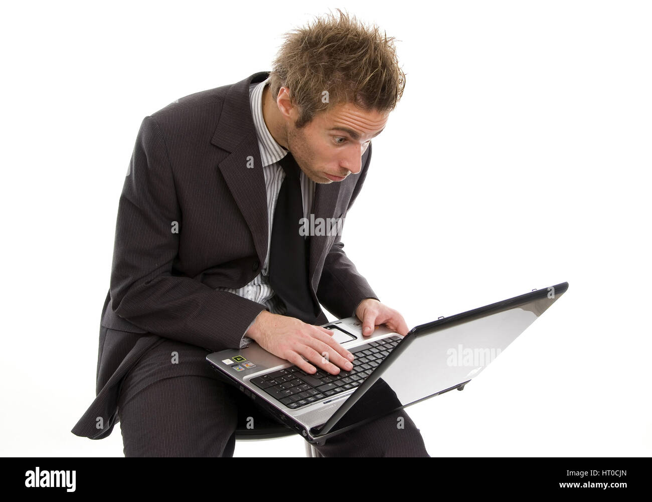 ‹berforderter Gesch‰ftsmann arbeitet am Laptop - overstrained business man using laptop Stock Photo