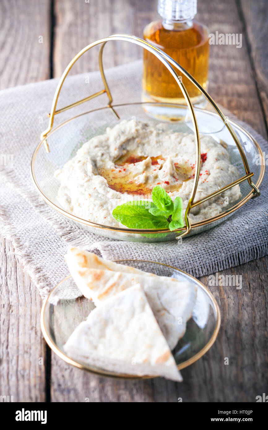 Baba ghanoush, eggplant dip, mediterranean food Stock Photo Alamy