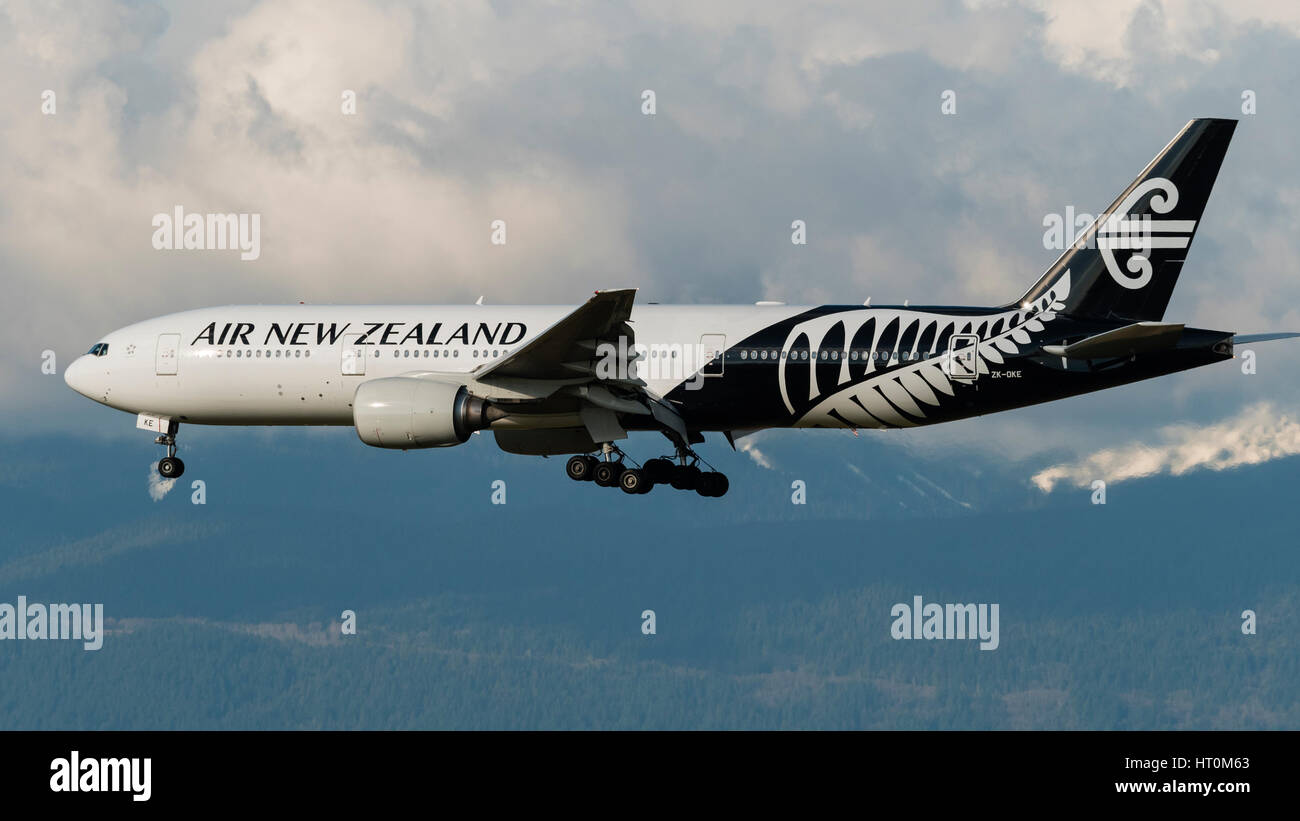 Air New Zealand plane Boeing 777 (777-200ER) wide-body jetliner airborne final approach landing Vancouver International Airport Stock Photo