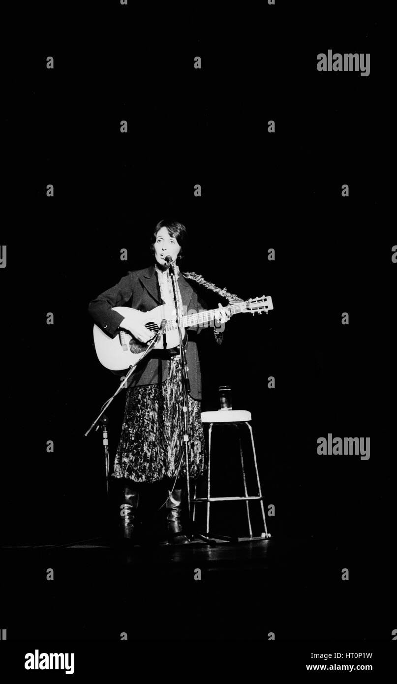 Joan Baez, Odeon Hammersmith, 1977.    Artist: Brian O'Connor. Stock Photo