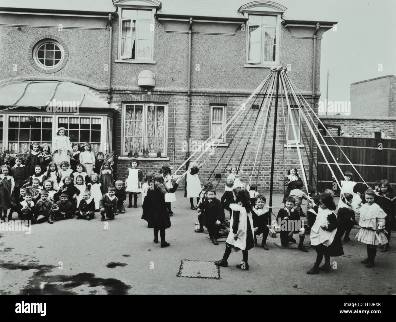Children maypole dance hi-res stock photography and images - Alamy