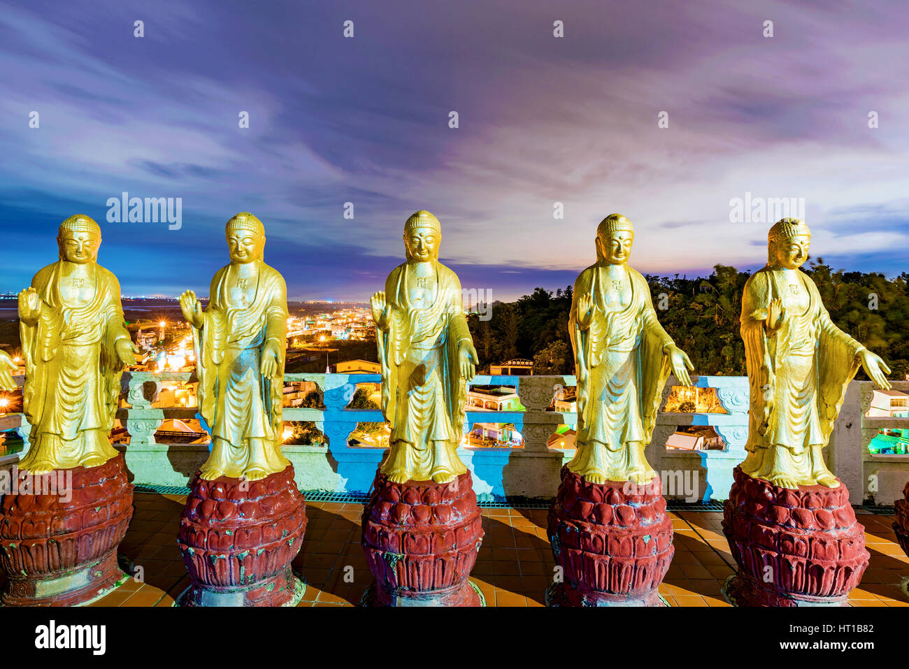 Buddha statues with night sky in Fo Guang Shan Stock Photo